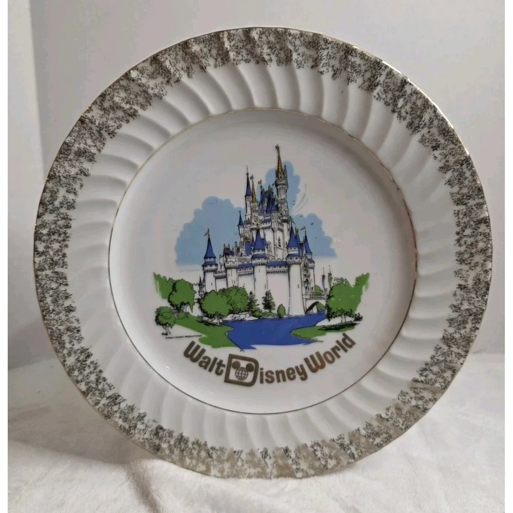 Vintage Walt Disney World Cinderella Castle Souvenir Plate‎ Scalloped Gold Rim